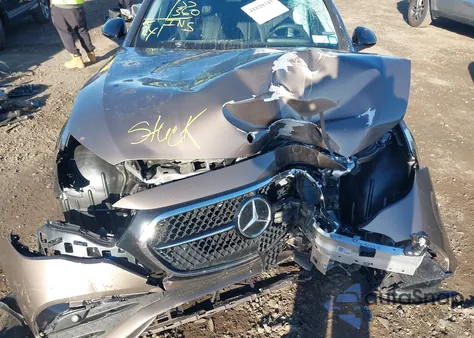 2024 Mercedes-Benz E 350 z USA, uszkodzony, nr VIN W1KLF4HB0RA040925